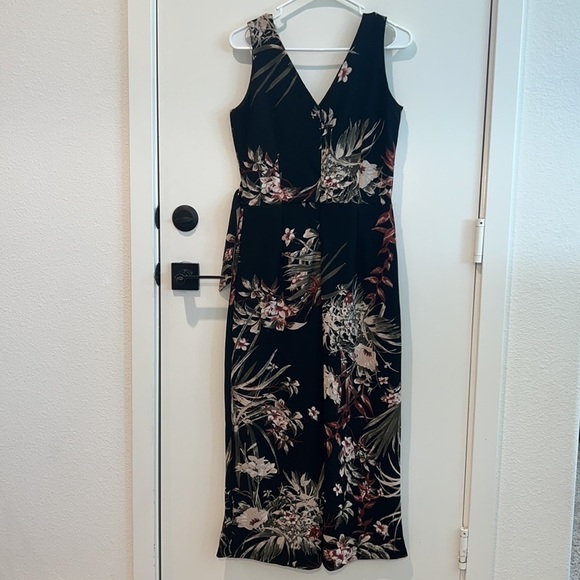 NWT Black Tape Floral Culotte Jumpsuit Medium - Picture 2 of 5